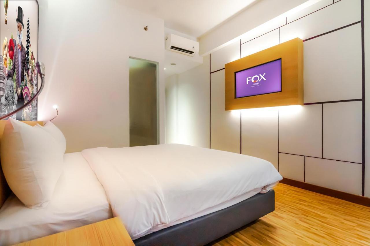 Fox Hotel Jayapura Esterno foto